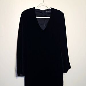 TAHARI Formal vneck long sleeve lined Dress black Crushed Velvet EUC Size 12